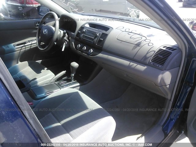 4T1BE30K35U090673 - 2005 TOYOTA CAMRY LE/XLE/SE ლურჯი ფოტო 5