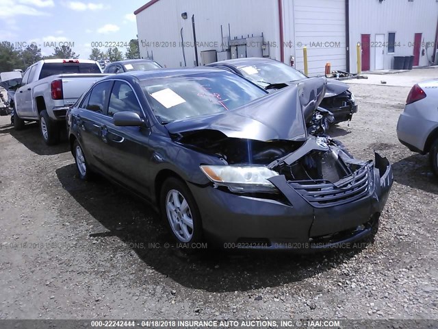 4T4BE46K48R021238 - 2008 TOYOTA CAMRY CE/LE/XLE/SE GRAY photo 1