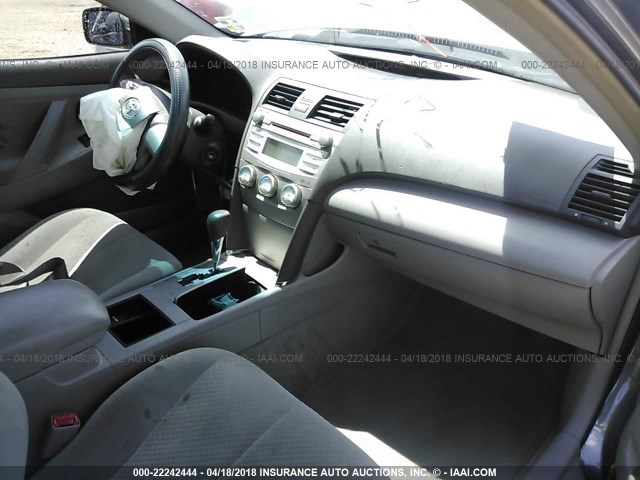4T4BE46K48R021238 - 2008 TOYOTA CAMRY CE/LE/XLE/SE GRAY photo 5