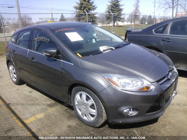1FAHP3M2XCL421860 - 2012 FORD FOCUS SEL GRAY photo 1