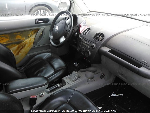 3VWDD21CX1M459039 - 2001 VOLKSWAGEN NEW BEETLE GLX ვერცხლისფერი ფოტო 5