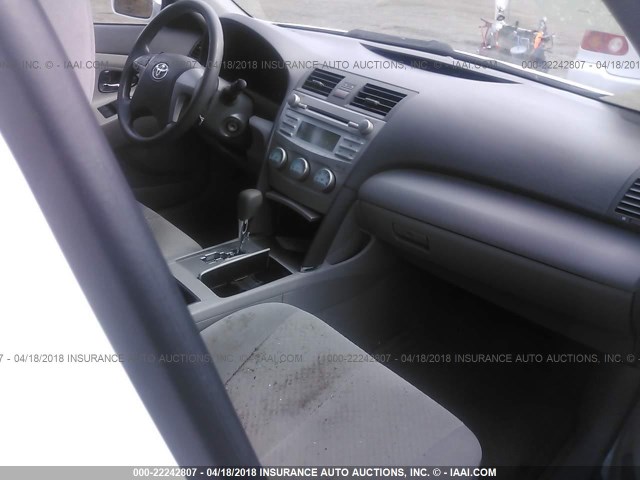 4T4BE46K09R111603 - 2009 TOYOTA CAMRY SE/LE/XLE WHITE photo 5