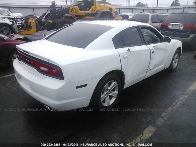 2B3CL3CG5BH577119 - 2011 DODGE CHARGER WHITE photo 4