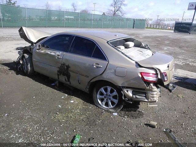 4T1BF3EK1BU211105 - 2011 TOYOTA CAMRY SE/LE/XLE 金色 照片 3