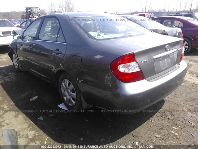 4T1BE32K22U632256 - 2002 TOYOTA CAMRY LE/XLE/SE 灰色 照片 3