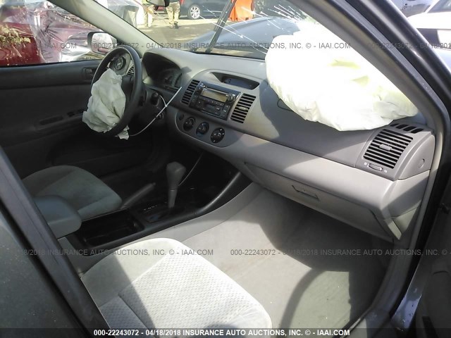 4T1BE32K22U632256 - 2002 TOYOTA CAMRY LE/XLE/SE 灰色 照片 5