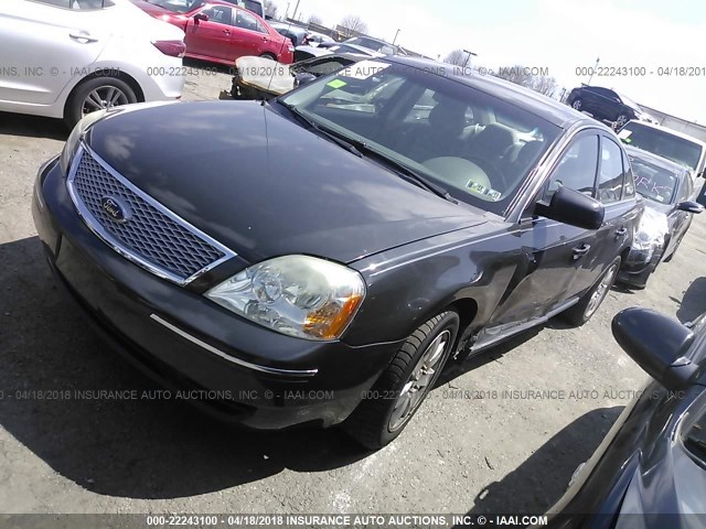 1FAFP24117G109661 - 2007 FORD FIVE HUNDRED SEL GRAY photo 2