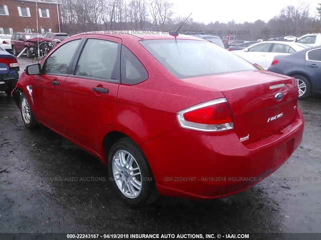 1FAHP35N28W286842 - 2008 FORD FOCUS SE/SEL/SES RED photo 3