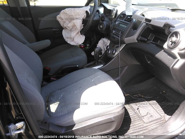 1G1JA5SH6D4165916 - 2013 CHEVROLET SONIC LS BLACK photo 5