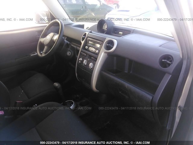 JTLKT324564080631 - 2006 TOYOTA SCION XB GRAY photo 5