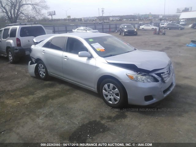 4T1BF3EK6BU714189 - 2011 TOYOTA CAMRY SE/LE/XLE SILVER photo 1