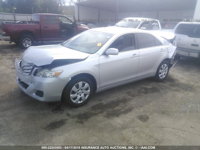 4T1BF3EK6BU714189 - 2011 TOYOTA CAMRY SE/LE/XLE SILVER photo 2