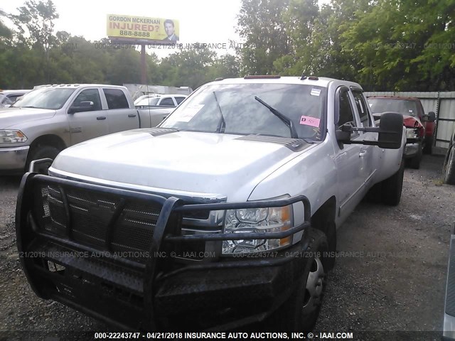 1GC4K1C81BF235994 - 2011 CHEVROLET SILVERADO K3500 LTZ SILVER photo 2