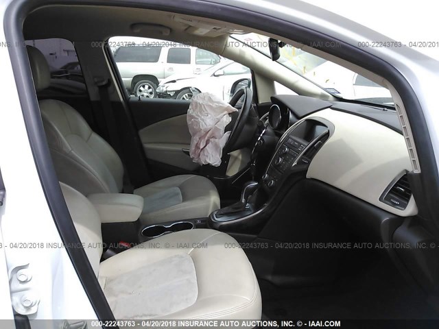 1G4PR5SK6E4227625 - 2014 BUICK VERANO CONVENIENCE WHITE photo 5