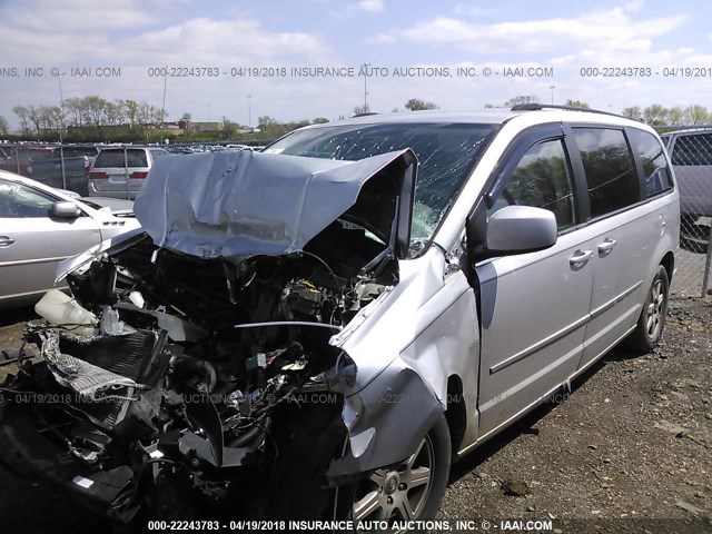 2A4RR5D12AR285170 - 2010 CHRYSLER TOWN & COUNTRY TOURING SILVER photo 2
