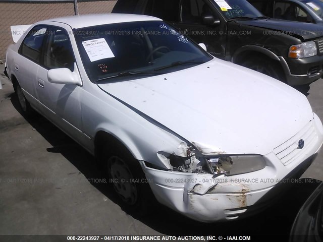 JT2BG22K2V0100325 - 1997 TOYOTA CAMRY LE/XLE WHITE photo 1