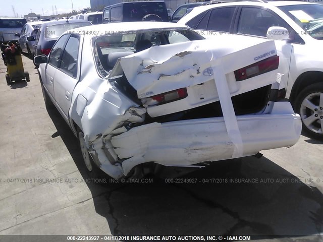 JT2BG22K2V0100325 - 1997 TOYOTA CAMRY LE/XLE WHITE photo 3