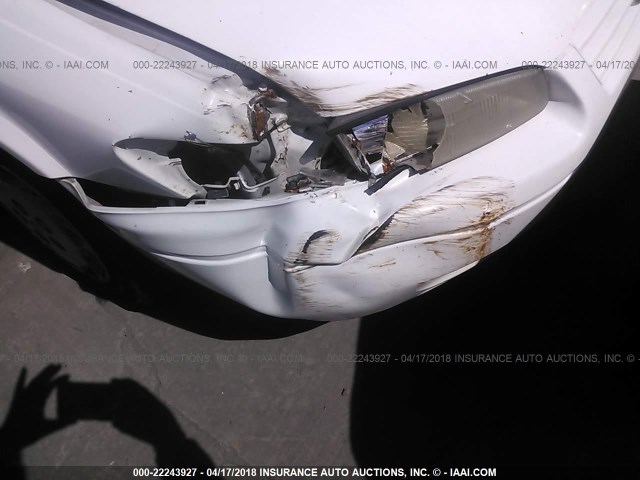 JT2BG22K2V0100325 - 1997 TOYOTA CAMRY LE/XLE WHITE photo 6