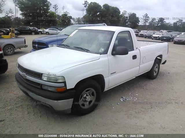 1GCEC14WX2Z277402 - 2002 CHEVROLET SILVERADO C1500 WHITE photo 2