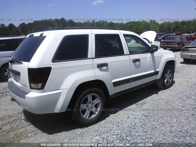 1J4GS48K75C611424 - 2005 JEEP GRAND CHEROKEE LAREDO/COLUMBIA/FREEDOM WHITE photo 4