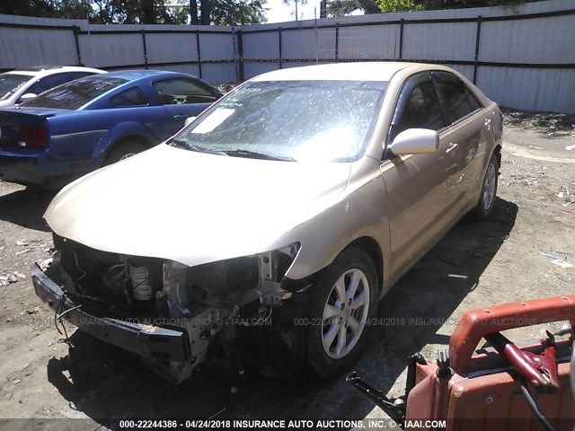 4T1BF3EKXBU641134 - 2011 TOYOTA CAMRY SE/LE/XLE GOLD photo 2