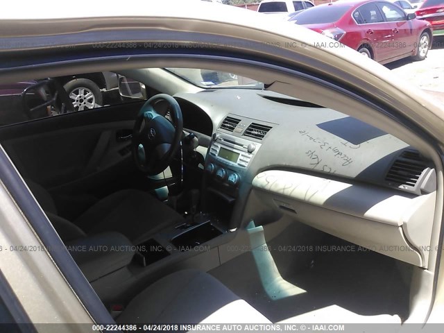 4T1BF3EKXBU641134 - 2011 TOYOTA CAMRY SE/LE/XLE GOLD photo 5
