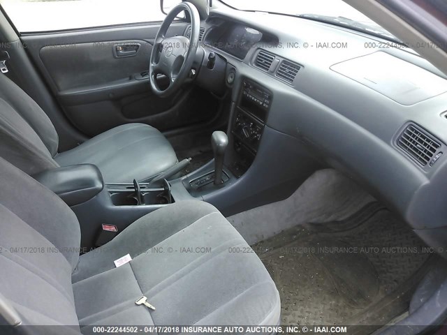 4T1BG22K5XU613485 - 1999 TOYOTA CAMRY CE/LE/XLE 红色 照片 5