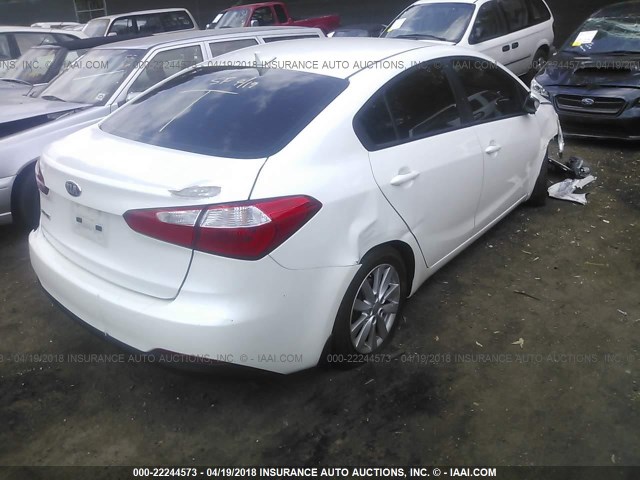 KNAFX4A69G5589673 - 2016 KIA FORTE LX WHITE photo 4