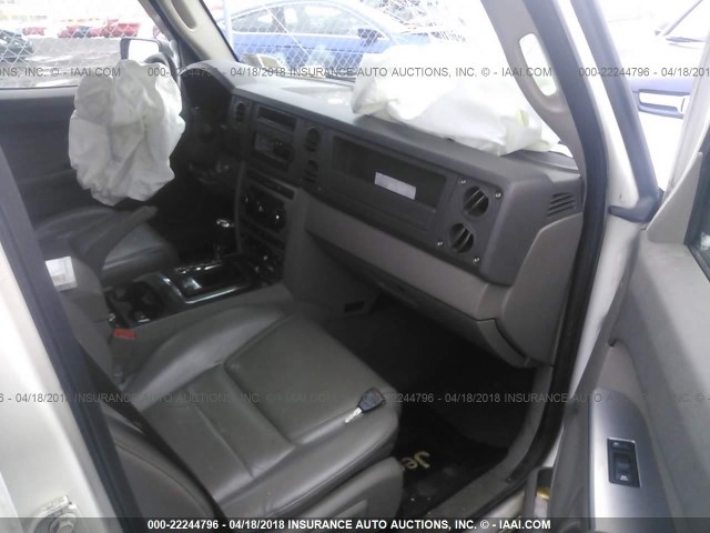 1J8HG48N06C128082 - 2006 JEEP COMMANDER WHITE photo 5