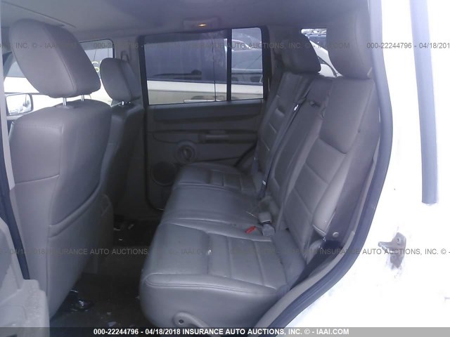 1J8HG48N06C128082 - 2006 JEEP COMMANDER WHITE photo 8