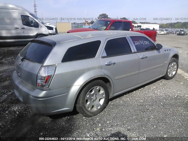 2D4FV48T25H512897 - 2005 DODGE MAGNUM SE SILVER photo 4