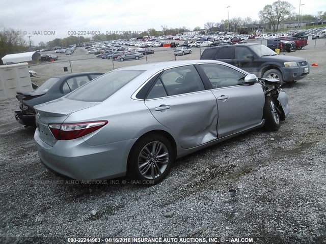 4T1BF1FK8HU687203 - 2017 TOYOTA CAMRY LE/XLE/SE/XSE SILVER photo 4