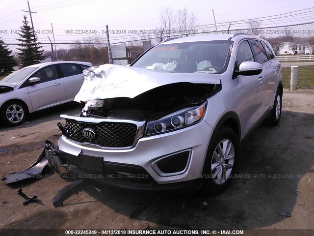 5XYPGDA50JG338960 - 2018 KIA SORENTO LX/L SILVER photo 2