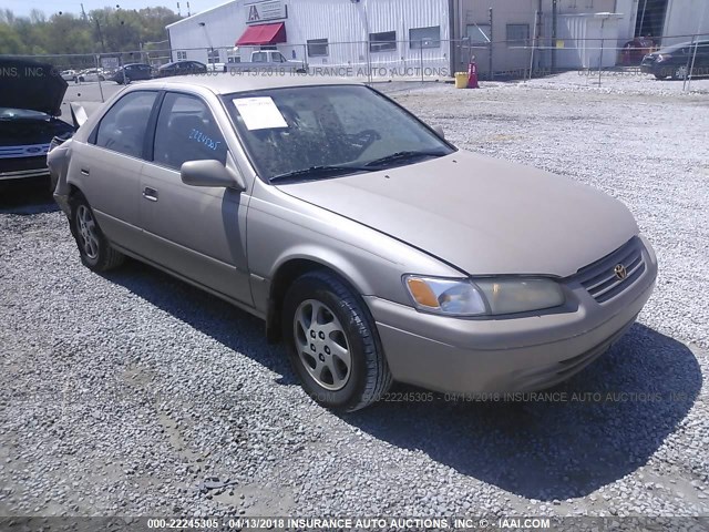 4T1BF28K4XU932032 - 1999 TOYOTA CAMRY LE/XLE GOLD photo 1