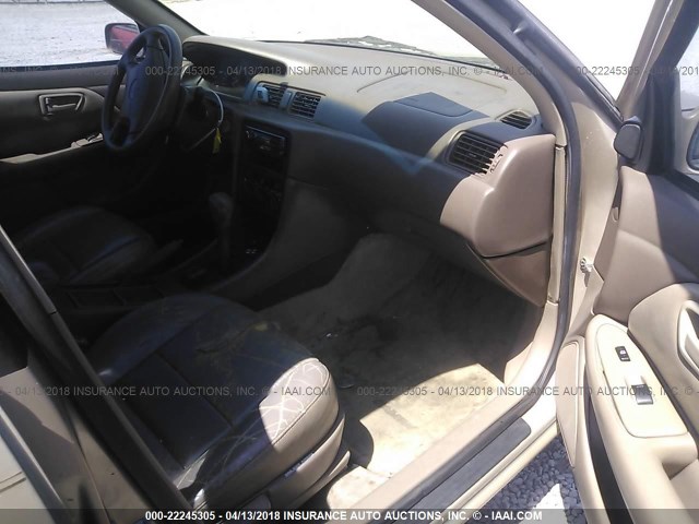 4T1BF28K4XU932032 - 1999 TOYOTA CAMRY LE/XLE ოქროსფერი ფოტო 5