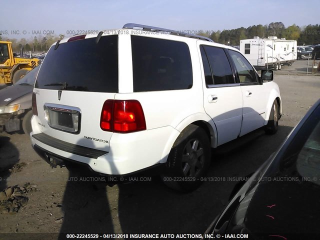 5LMFU27585LJ01541 - 2005 LINCOLN NAVIGATOR WHITE photo 4