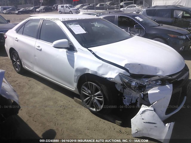 4T1BF1FK4FU060267 - 2015 TOYOTA CAMRY LE/XLE/SE/XSE WHITE photo 1