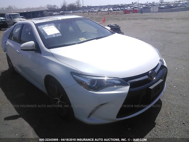 4T1BF1FK0GU511454 - 2016 TOYOTA CAMRY LE/XLE/SE/XSE WHITE photo 1