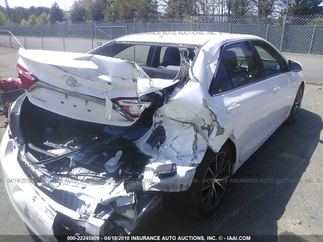 4T1BF1FK0GU511454 - 2016 TOYOTA CAMRY LE/XLE/SE/XSE WHITE photo 4