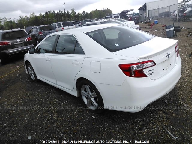 4T1BF1FK9DU208975 - 2013 TOYOTA CAMRY L/SE/LE/XLE WHITE photo 3