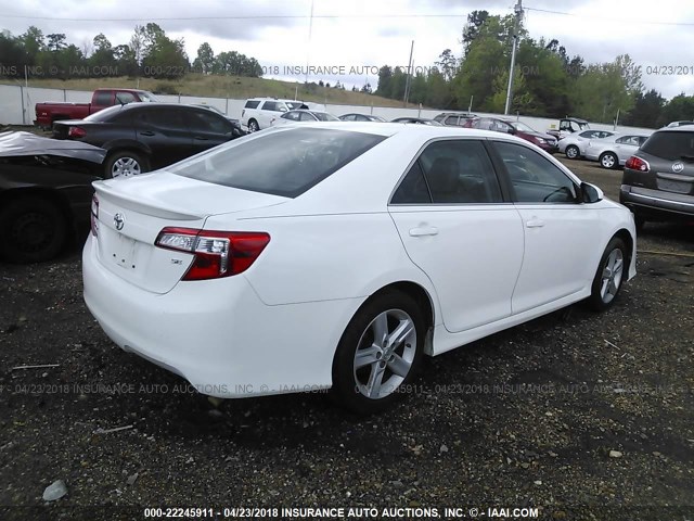4T1BF1FK9DU208975 - 2013 TOYOTA CAMRY L/SE/LE/XLE 白色 照片 4