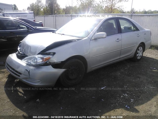 4T1BE32K93U137649 - 2003 TOYOTA CAMRY LE/XLE/SE SILVER photo 2