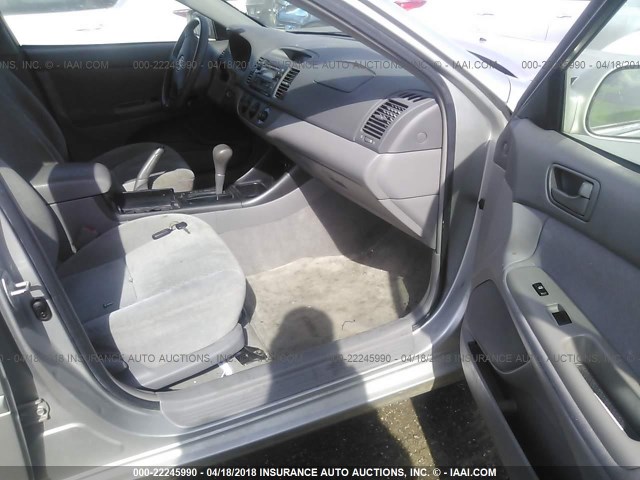 4T1BE32K93U137649 - 2003 TOYOTA CAMRY LE/XLE/SE SILVER photo 5