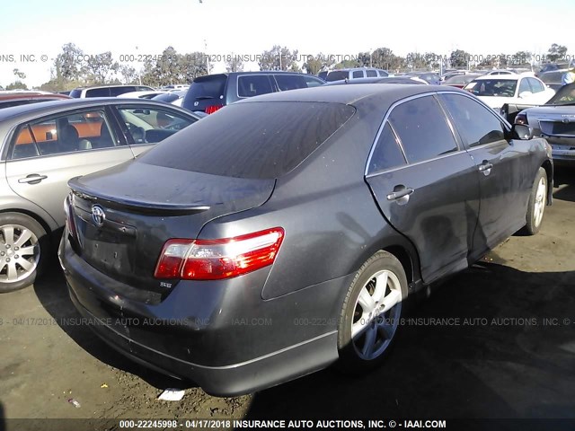 4T1BK46KX7U048669 - 2007 TOYOTA CAMRY NEW GENERAT LE/XLE/SE GRAY photo 4