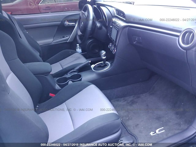 JTKJF5C71GJ018853 - 2016 TOYOTA SCION TC 黑色 照片 5