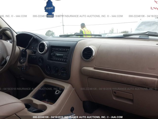 1FMFU16L54LB51339 - 2004 FORD EXPEDITION XLT ოქროსფერი ფოტო 5
