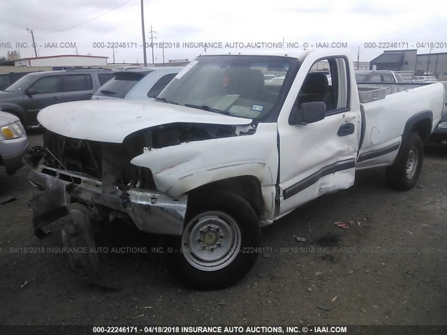 1GCGC24UX2Z298120 - 2002 CHEVROLET SILVERADO C2500 WHITE photo 2