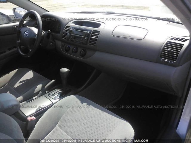 JTDBE32K130236638 - 2003 TOYOTA CAMRY LE/XLE SILVER photo 5