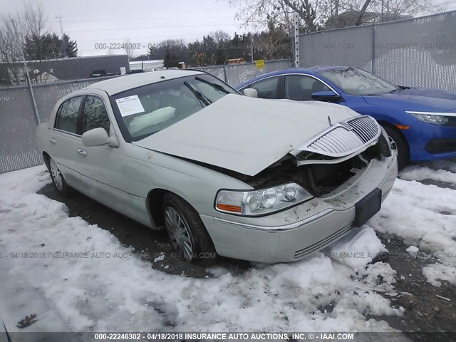 1LNHM81W04Y687640 - 2004 LINCOLN TOWN CAR EXECUTIVE/SIGNATURE თეთრი ფოტო 1