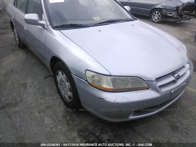 1HGCG6658XA091751 - 1999 HONDA ACCORD LX SILVER photo 6